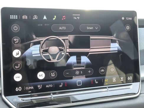 Used 2025 Volkswagen Tiguan SE image 22