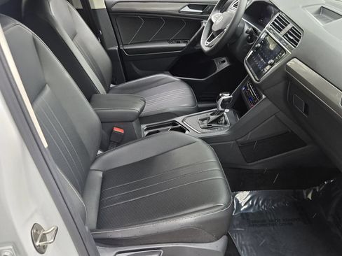 Used 2024 Volkswagen Tiguan SE FWD image 17