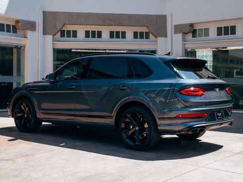 Used 2024 Bentley Bentayga Extended Wheelbase AWD/4WD image 3