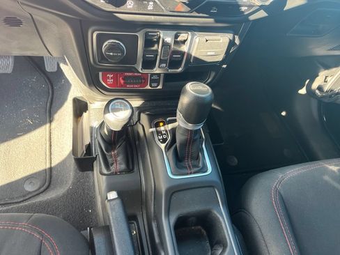 Used 2023 Jeep Gladiator Rubicon w/ LED Lighting Group AWD/4WD image 12