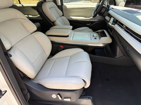 New 2026 Lincoln Navigator Reserve AWD/4WD image 14