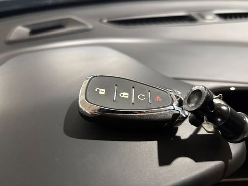 Used 2025 Chevrolet Trax LT FWD image 21
