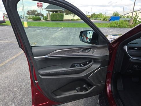 Used 2024 Jeep Grand Cherokee L Overland w/ Advanced Protech Group III image 28