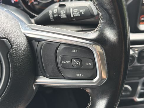 Used 2022 Jeep Wrangler Unlimited Sahara AWD/4WD image 11