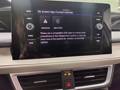 Used 2025 Volkswagen Taos SE image 19