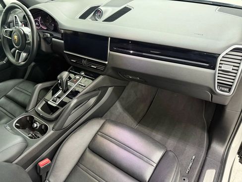 Used 2022 Porsche Cayenne image 12