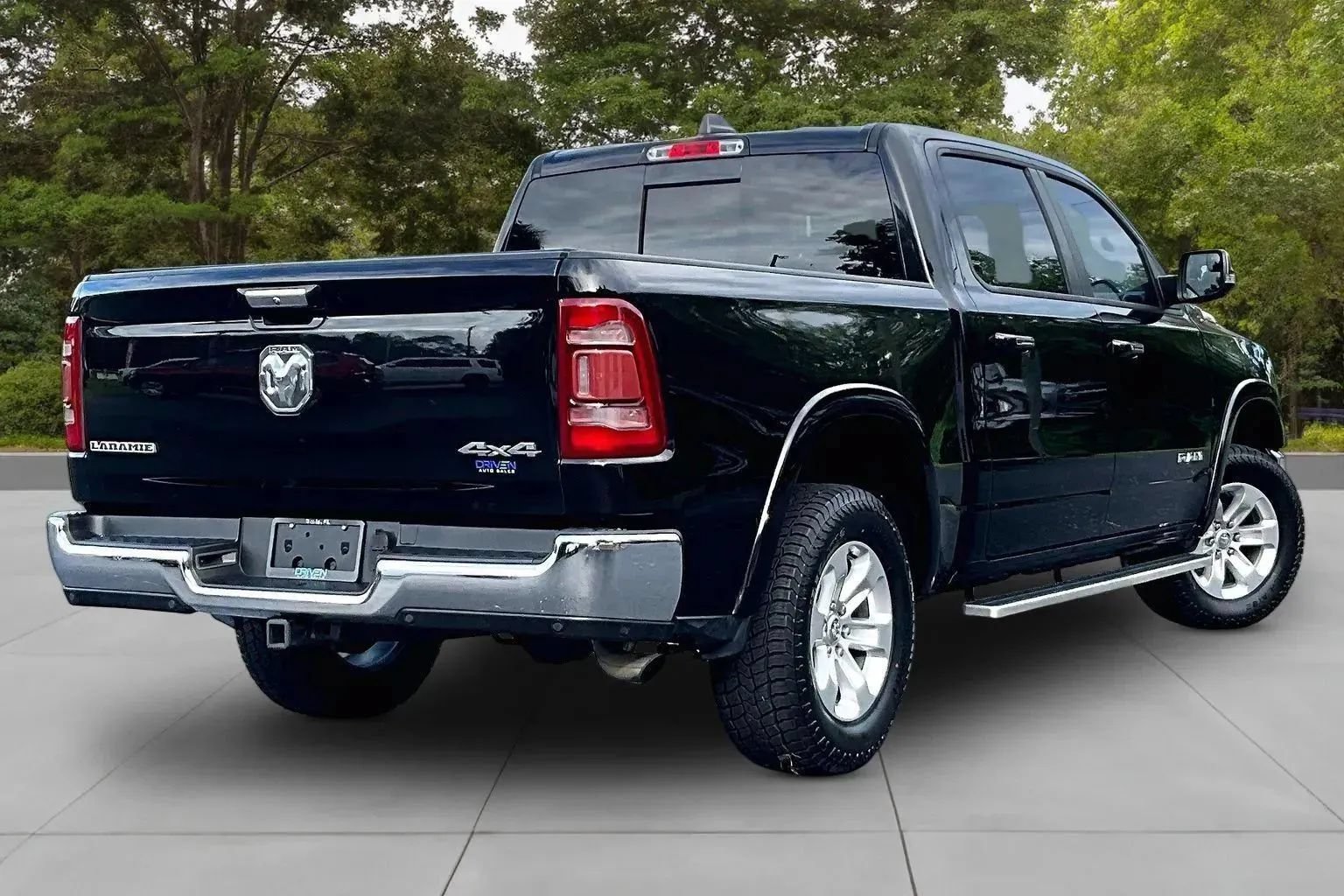 Used 2019 RAM 1500 Laramie AWD/4WD image 2