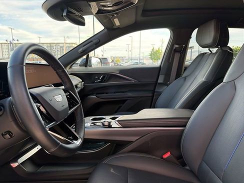 Used 2024 Cadillac Lyriq Luxury AWD/4WD image 22