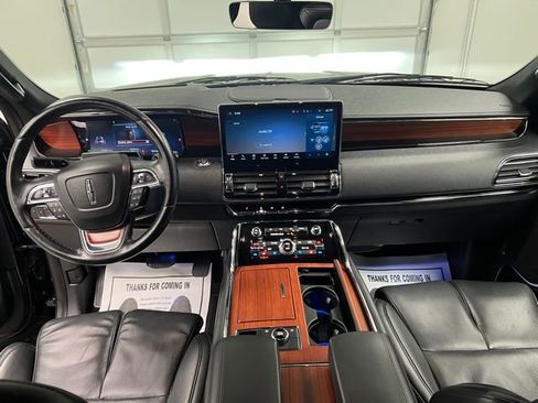 Used 2024 Lincoln Navigator Reserve image 17