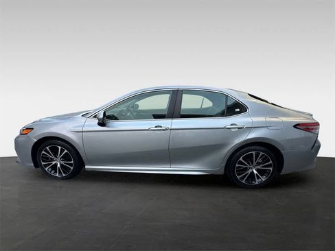 Used 2019 Toyota Camry SE image 3