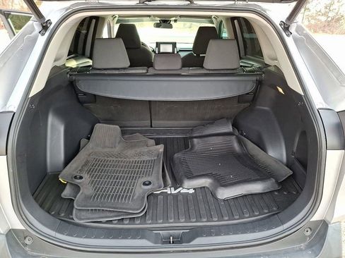 Used 2021 Toyota RAV4 XLE w/ Convenience Package AWD/4WD image 29