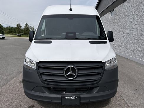 Used 2025 Mercedes-Benz Sprinter 2500 image 2