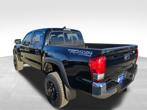 Used 2016 Toyota Tacoma TRD Off-Road image 9