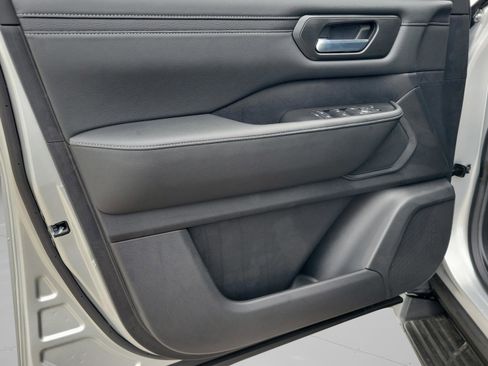 New 2026 Nissan Armada SV image 18