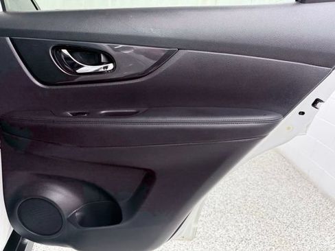 Used 2018 Nissan Rogue SV w/ Premium Package FWD image 20