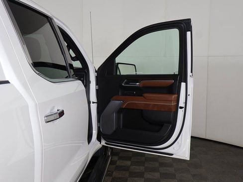 Used 2025 GMC Sierra 1500 Denali Ultimate image 27