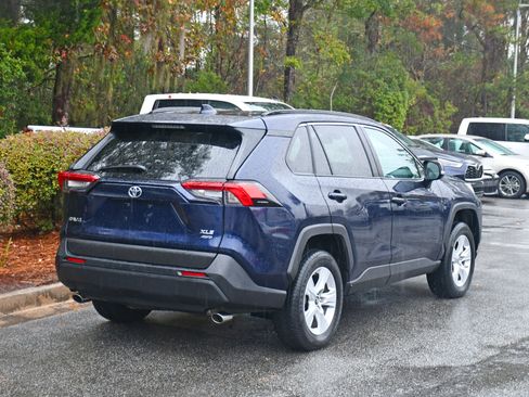 Used 2019 Toyota RAV4 XLE image 4
