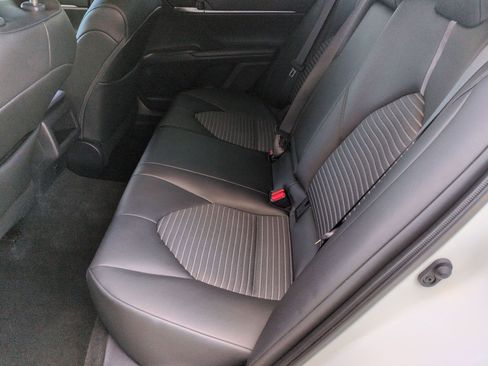 Used 2024 Toyota Camry SE image 18