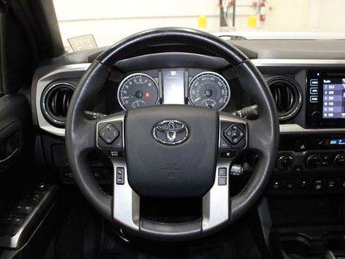 Used 2018 Toyota Tacoma Limited image 22