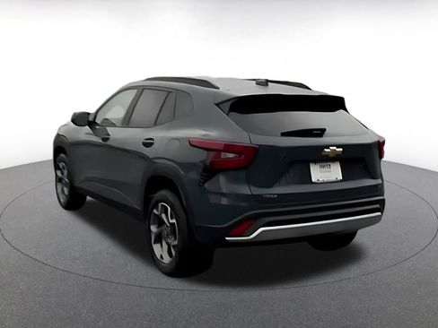 Used 2025 Chevrolet Trax LT image 11