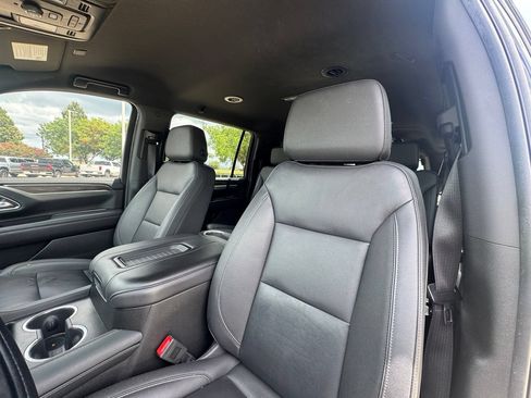 Used 2024 Chevrolet Suburban LT RWD image 6