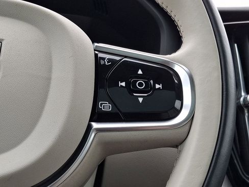 Certified 2023 Volvo XC60 B5 Plus w/ Climate Package AWD/4WD image 24