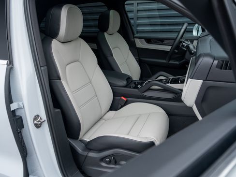 New 2026 Porsche Cayenne image 37