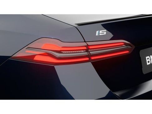 New 2026 BMW i5 eDrive40 image 8