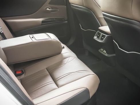 Certified 2025 Lexus ES 300h w/ Accessory Package (Z2) FWD image 24