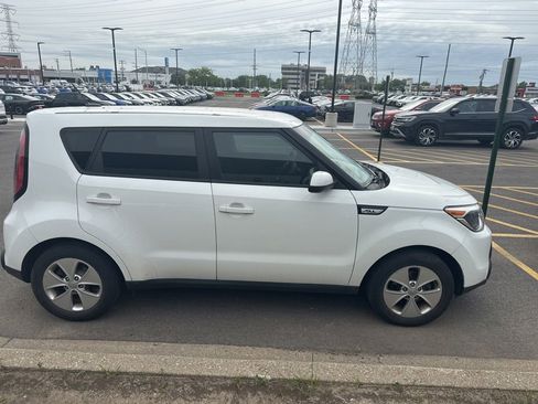 Used 2016 Kia Soul FWD image 3