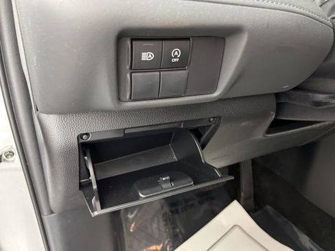 Used 2023 Toyota Highlander L FWD image 32