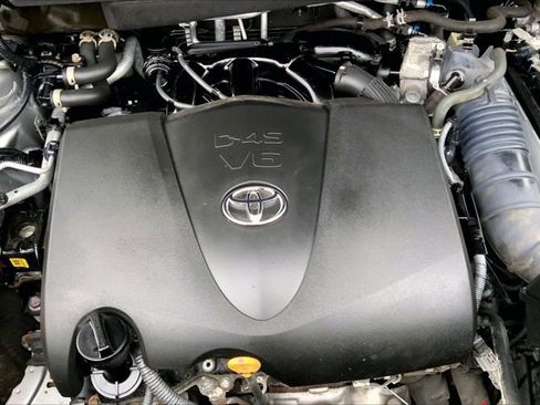 Used 2022 Toyota Highlander LE AWD/4WD image 31