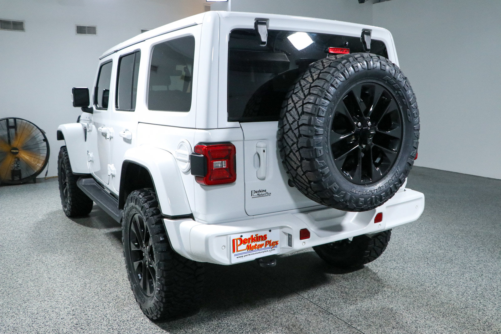 Used 2023 Jeep Wrangler Unlimited Sahara AWD/4WD image 10