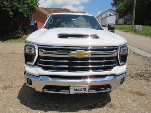 Used 2024 Chevrolet Silverado 2500 LTZ w/ LTZ Plus Package AWD/4WD image 16