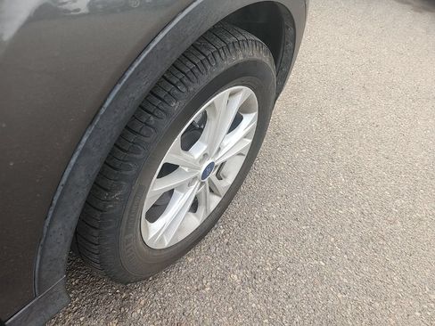 Used 2018 Ford Escape SE FWD image 15