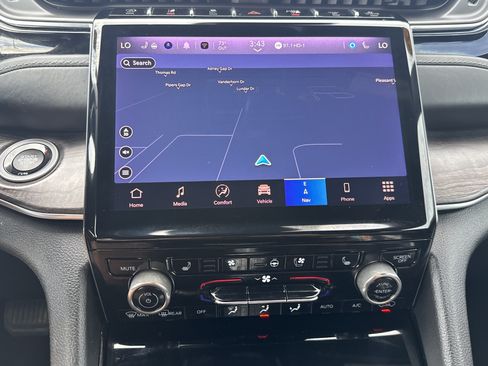 Used 2022 Jeep Grand Cherokee Overland RWD image 12