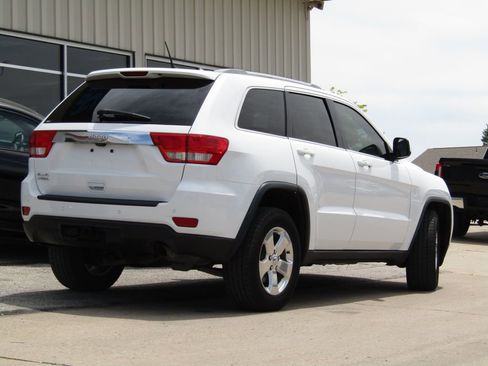 Used 2013 Jeep Grand Cherokee Laredo AWD/4WD image 3
