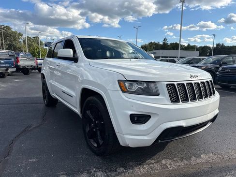 Used 2014 Jeep Grand Cherokee Altitude AWD/4WD image 4