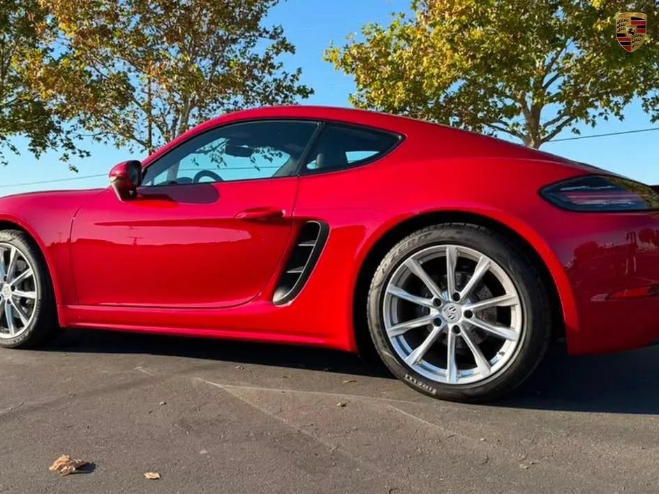 Used 2018 Porsche 718 Cayman RWD image 24