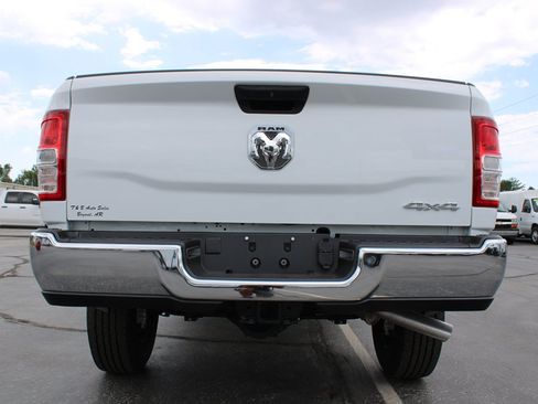 Used 2024 RAM 2500 Tradesman w/ Chrome Appearance Group AWD/4WD image 12