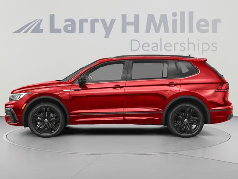 Used 2024 Volkswagen Tiguan SE R-Line AWD/4WD image 3