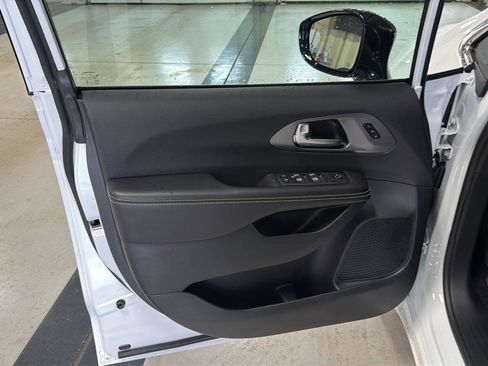 New 2026 Chrysler Pacifica Select FWD image 14