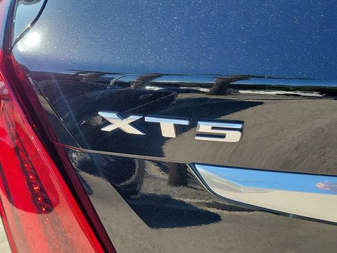 Used 2022 Cadillac XT5 Premium Luxury w/ Technology Package image 7