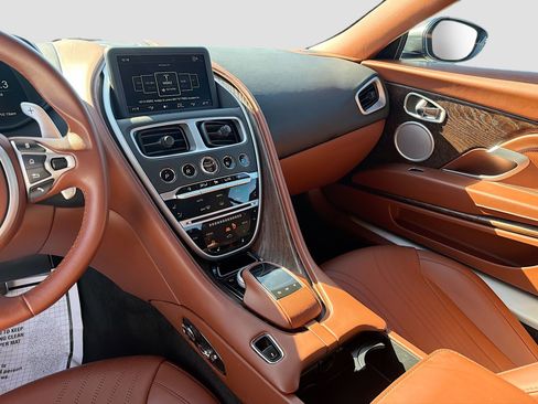 Used 2018 Aston Martin DB11 V12 image 27