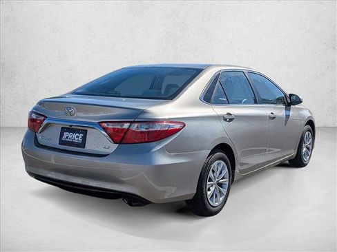 Used 2015 Toyota Camry LE FWD image 5