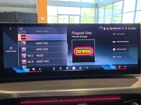 Used 2025 BMW 430i xDrive w/ M Sport Package AWD/4WD image 28