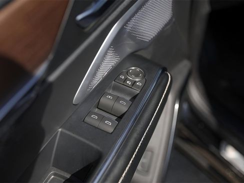 Used 2024 GMC Acadia Denali w/ Super Cruise Package image 21