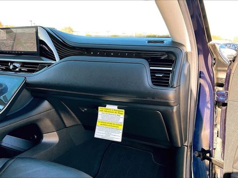 Used 2025 INFINITI QX80 Luxe RWD image 18