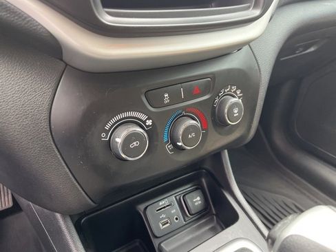 Used 2018 Jeep Cherokee Latitude image 25