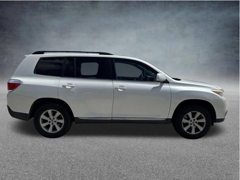 Used 2013 Toyota Highlander SE FWD image 8